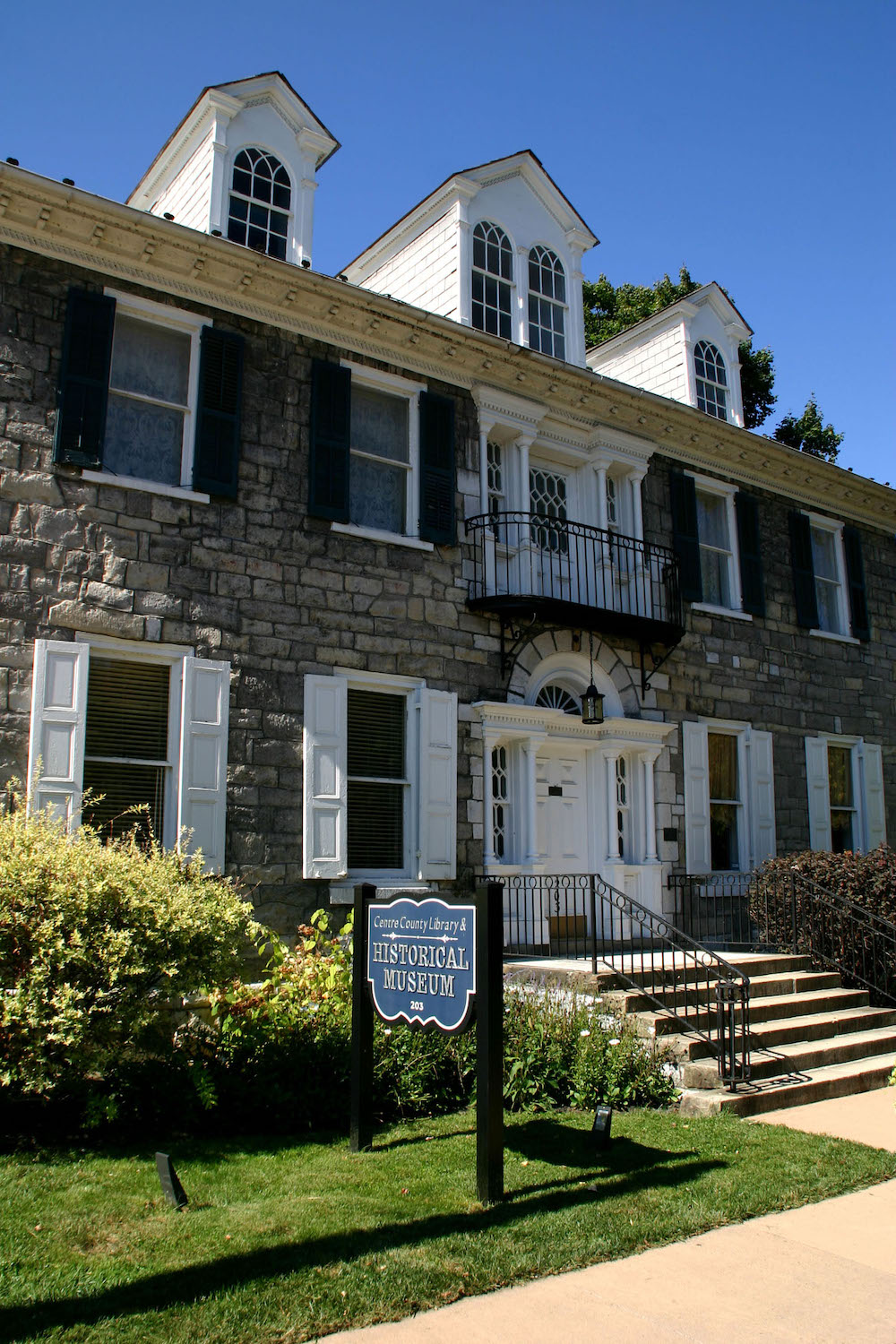 Miles-Potter-Humes House / Centre County Library and Historical Museum